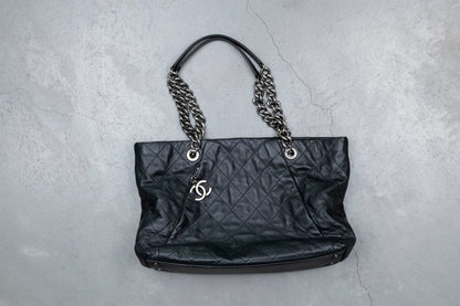 Chanel Coco Pleats Tote in black