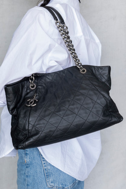 Chanel Coco Pleats Tote in black